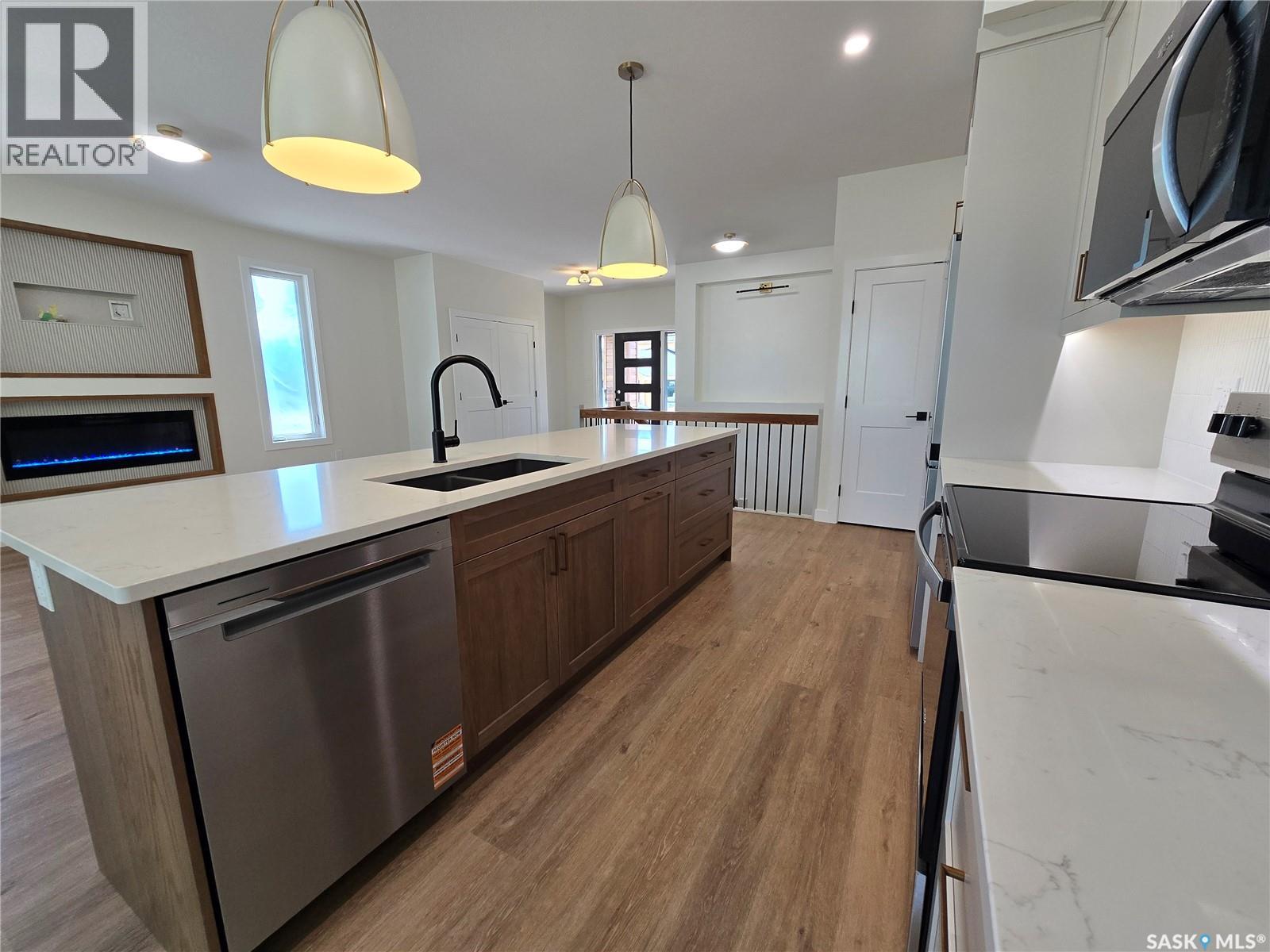 44 KENNEY CRESCENT - 9