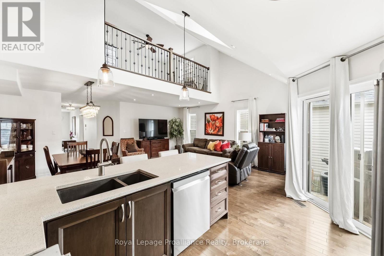 268 STRACHAN STREET - 13