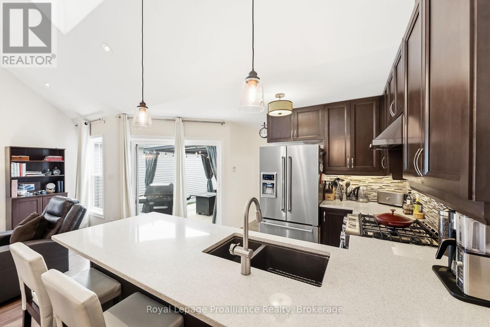 268 STRACHAN STREET - 14