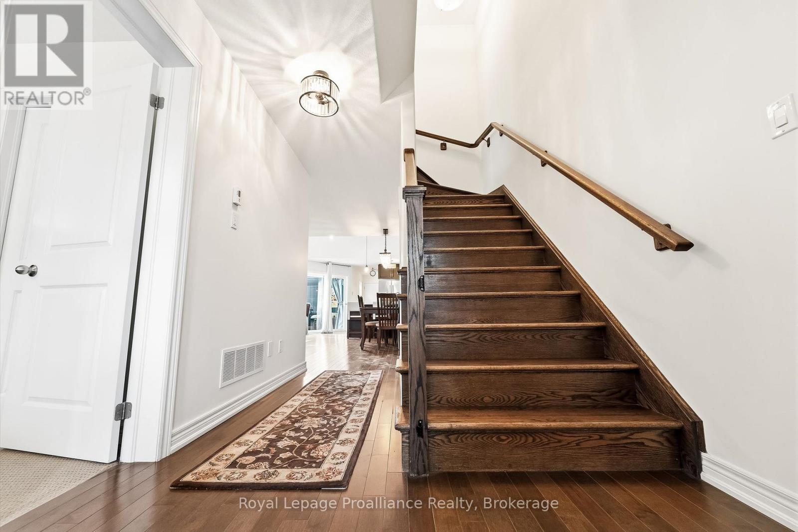 268 STRACHAN STREET - 24