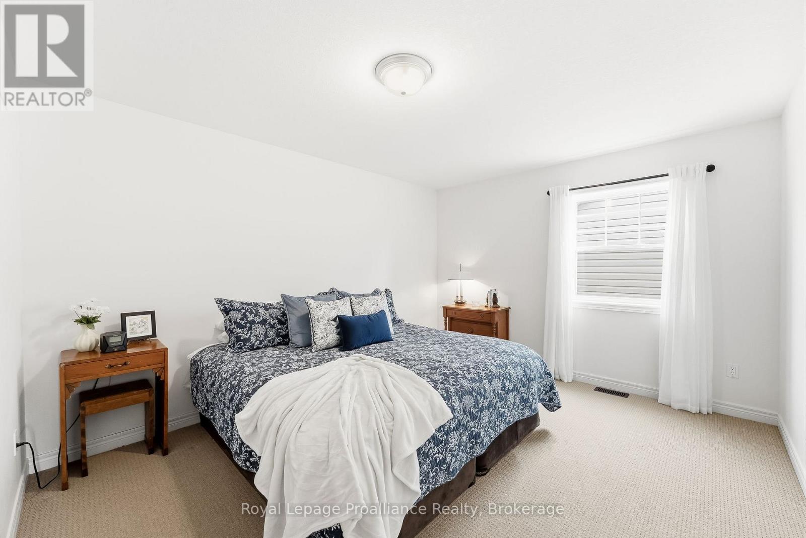 268 STRACHAN STREET - 31