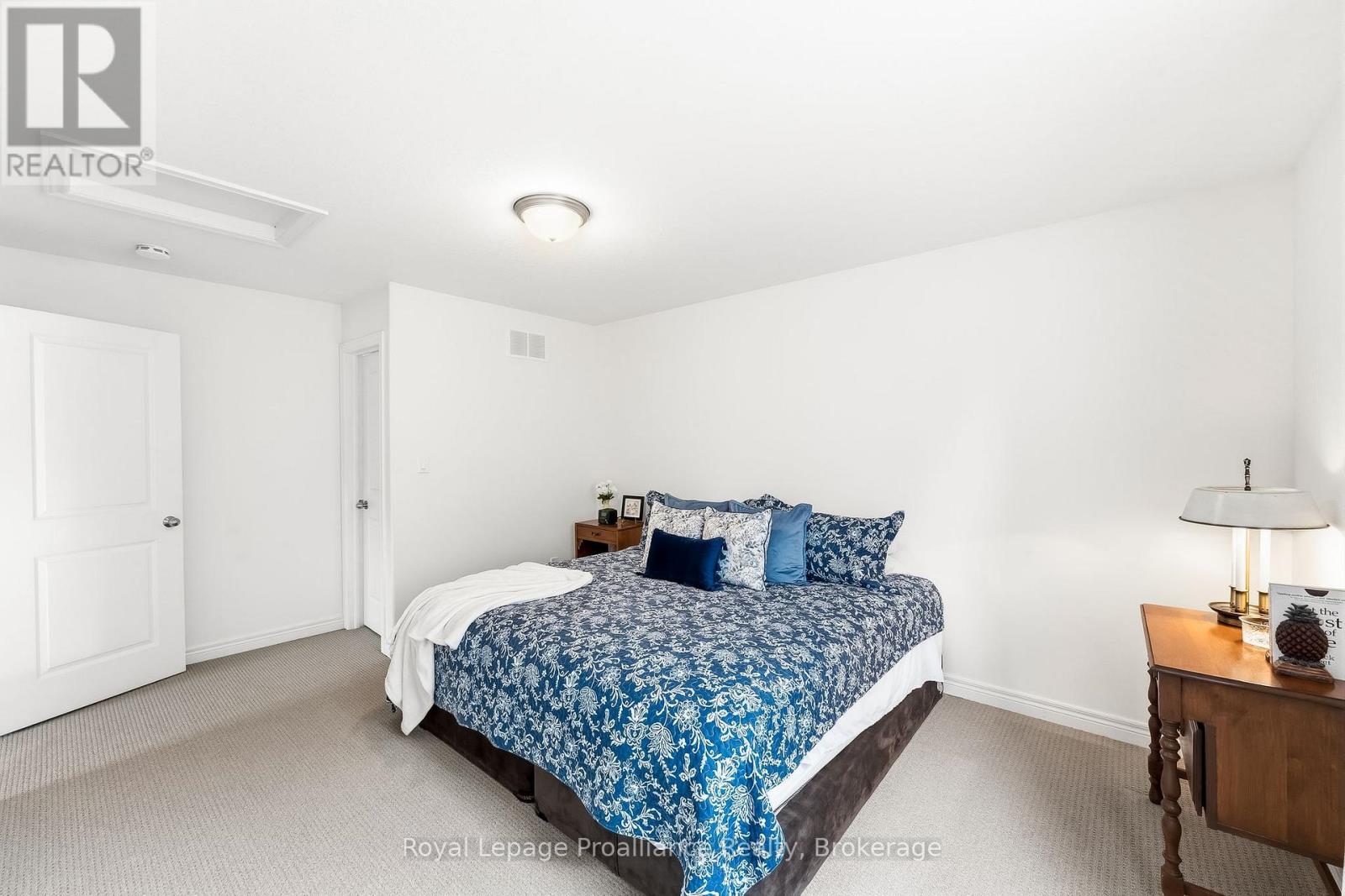 268 STRACHAN STREET - 32