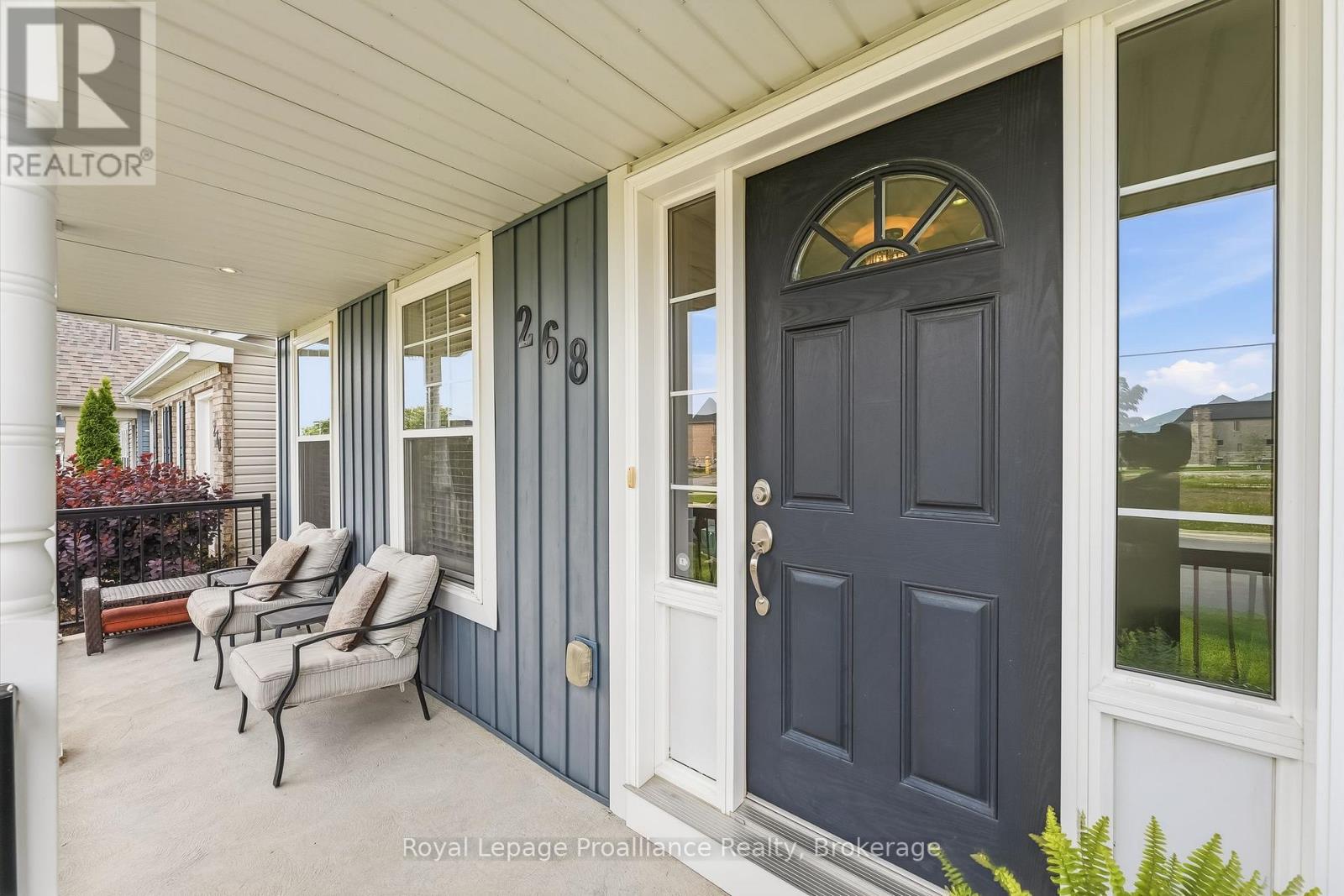 268 STRACHAN STREET - 4
