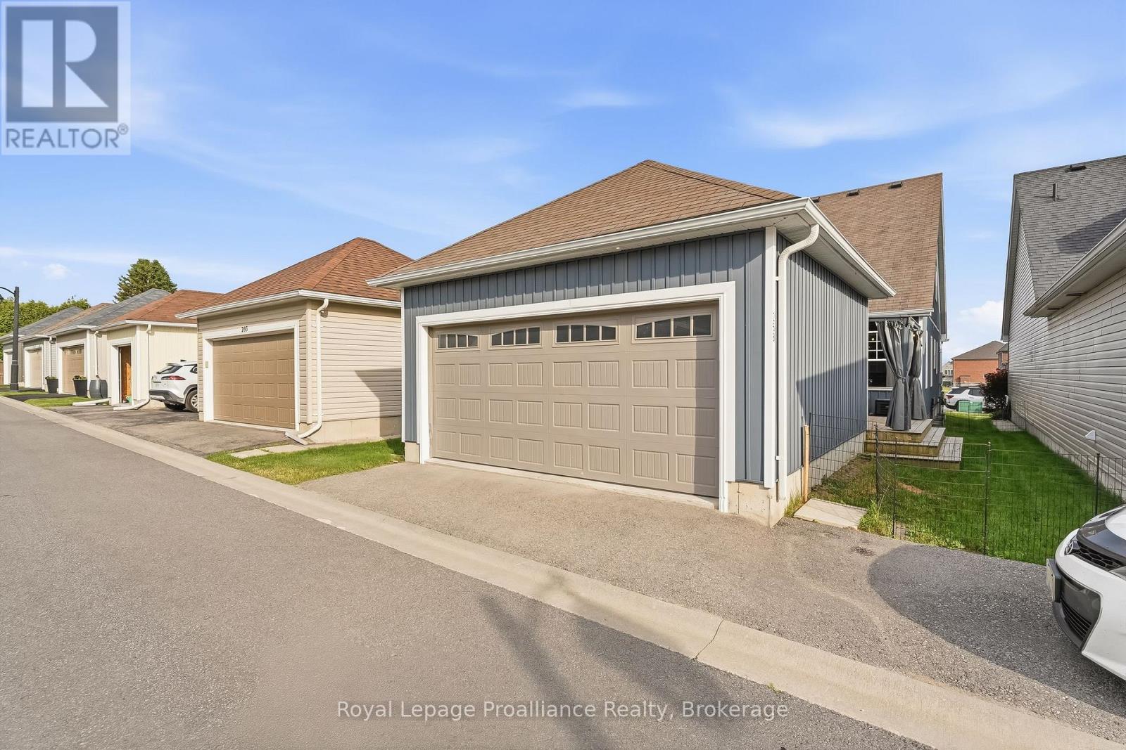 268 STRACHAN STREET - 44