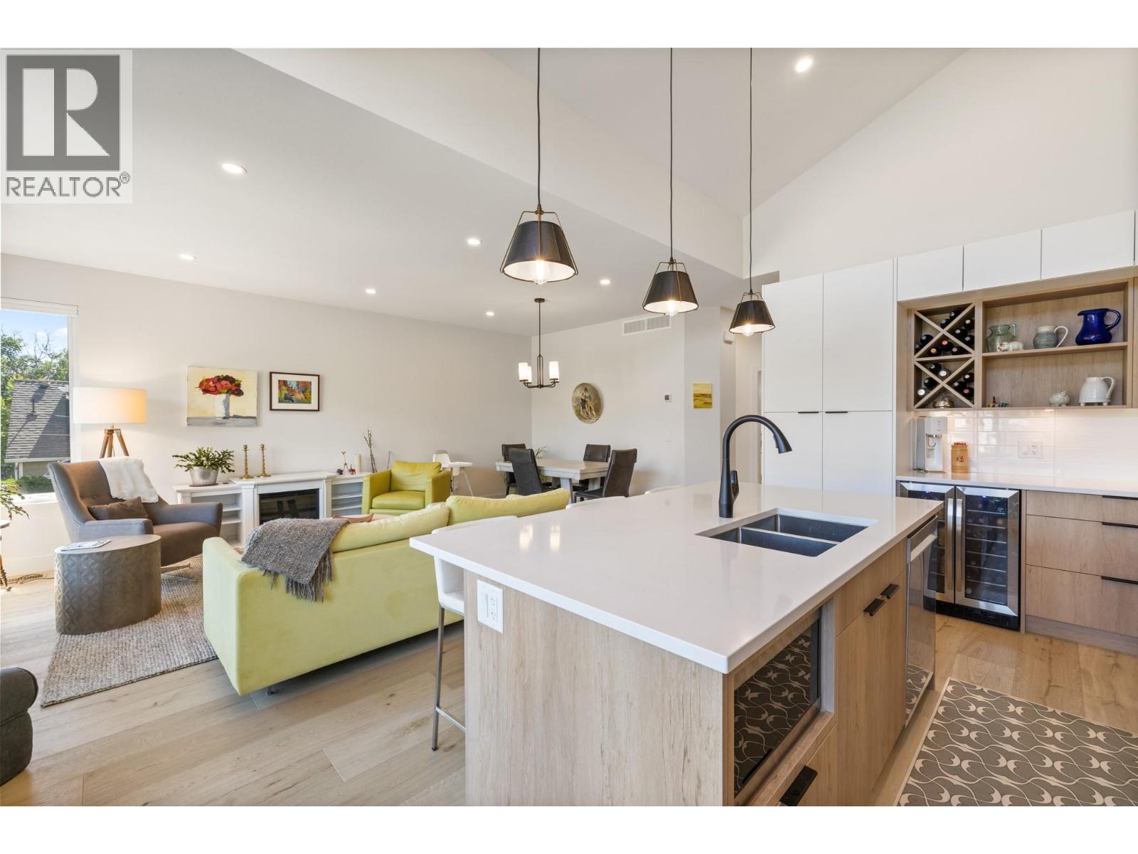  975 Cawston Avenue, Kelowna
