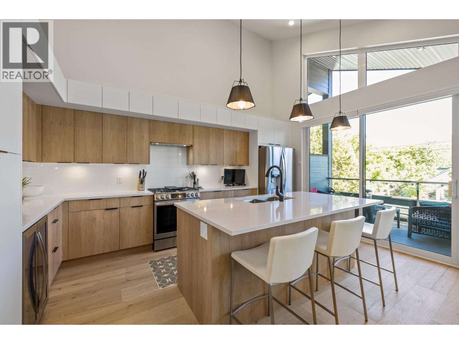  975 Cawston Avenue, Kelowna