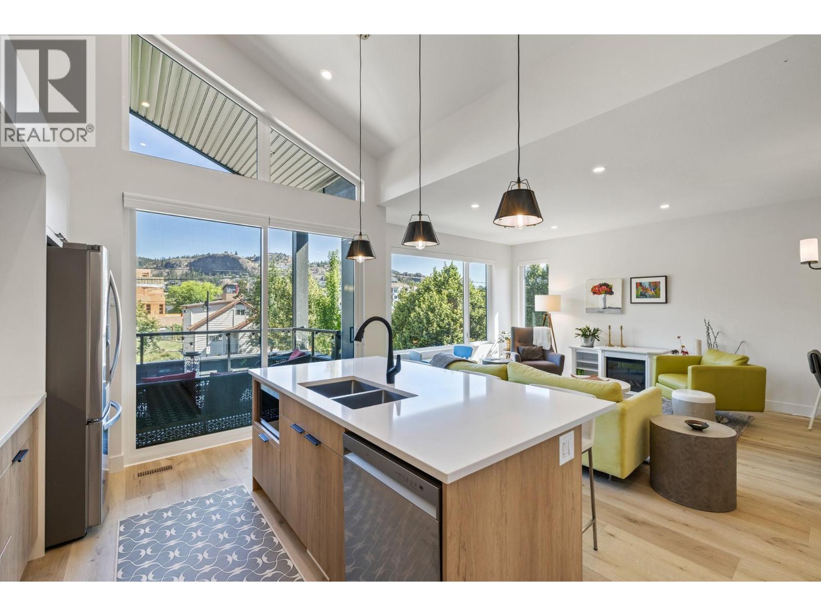  975 Cawston Avenue, Kelowna