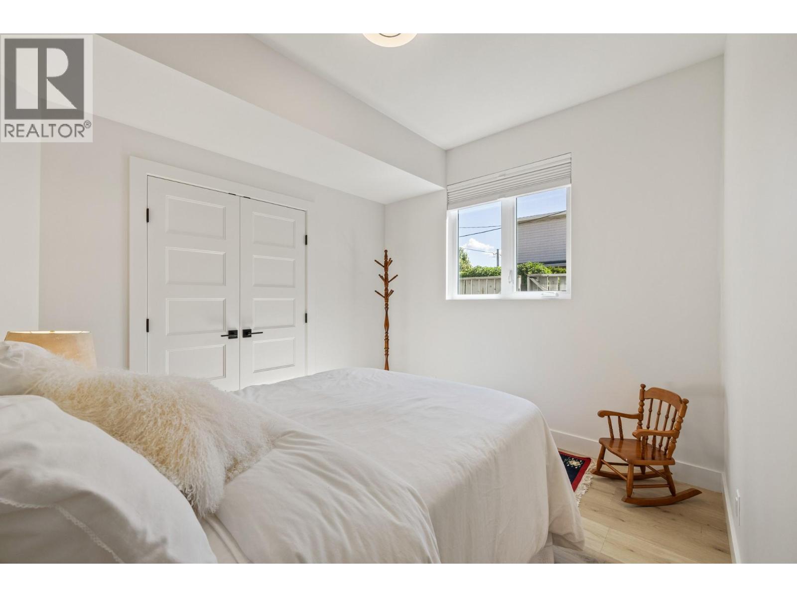  975 Cawston Avenue, Kelowna