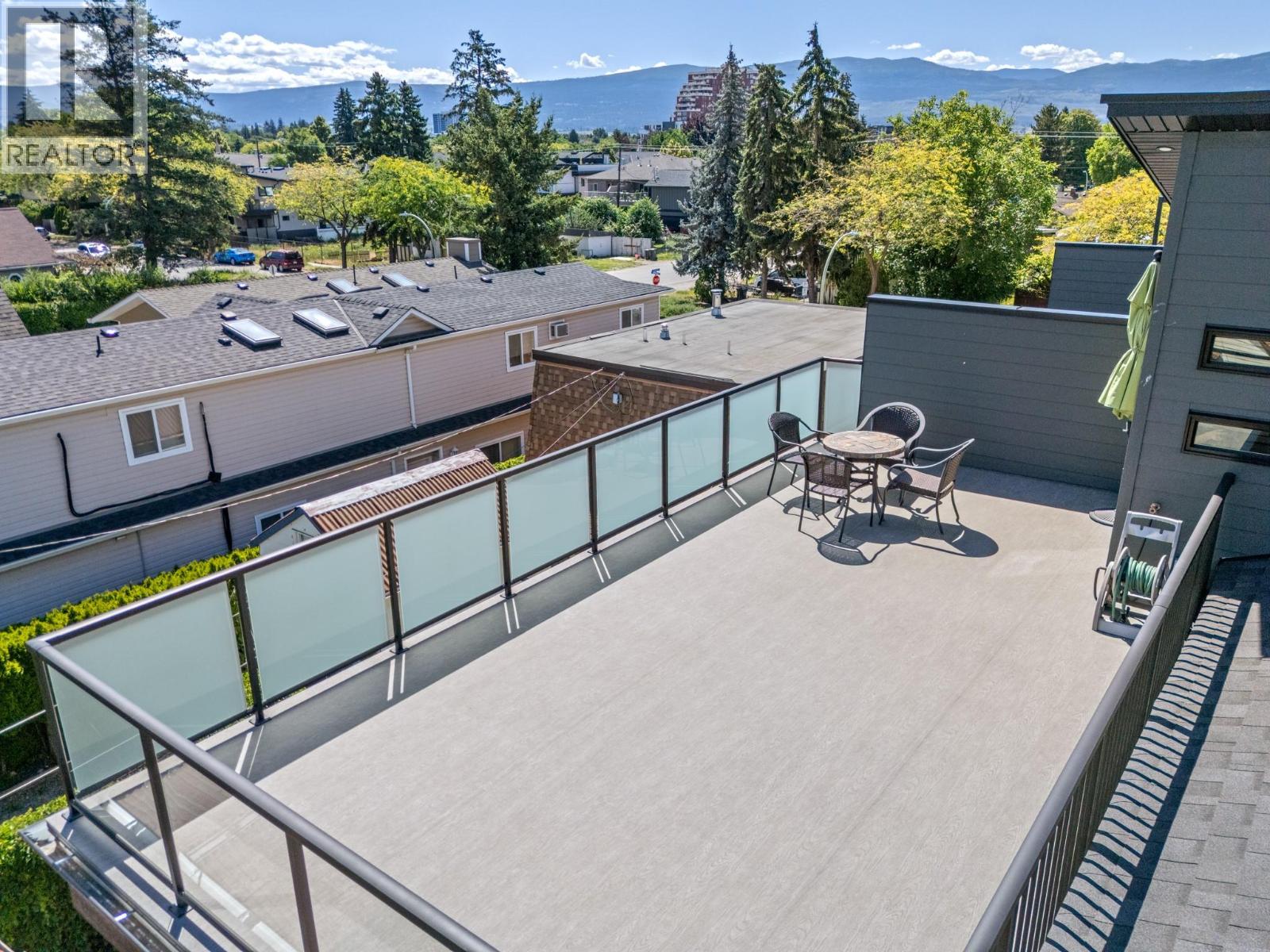  975 Cawston Avenue, Kelowna