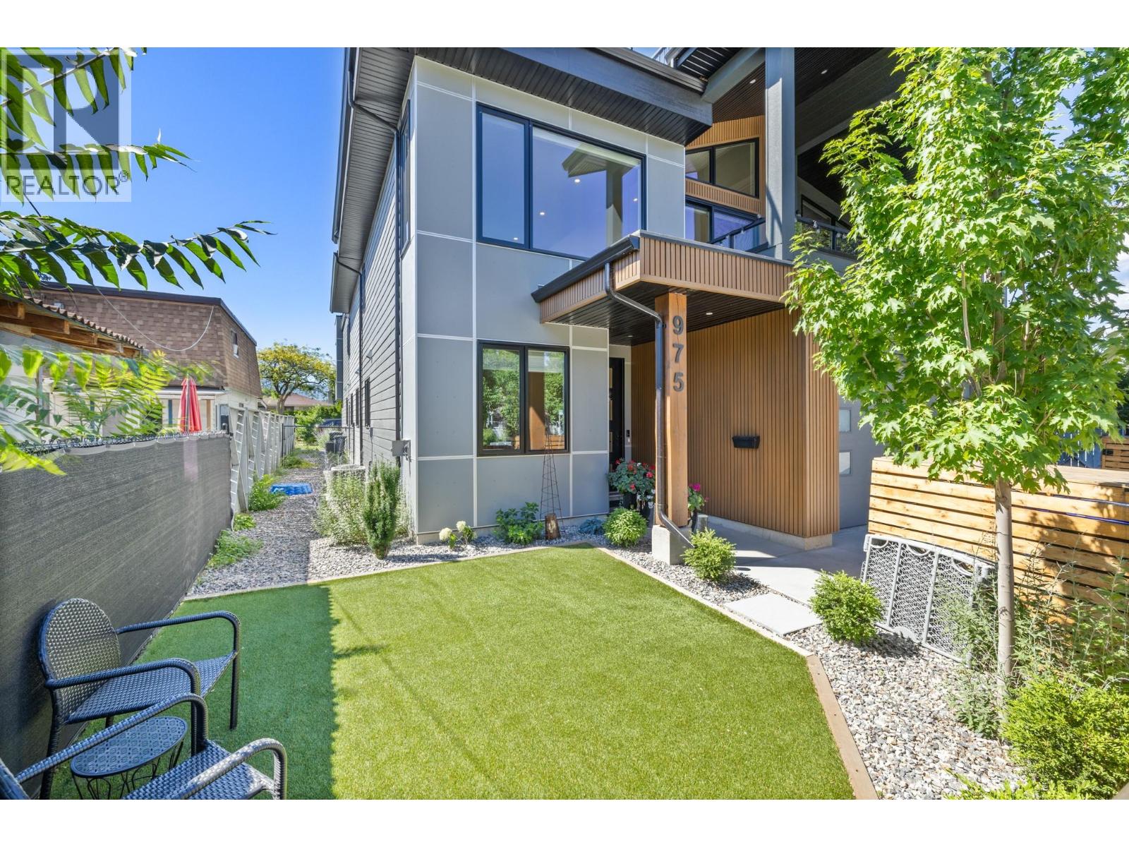 975 Cawston Avenue, Kelowna