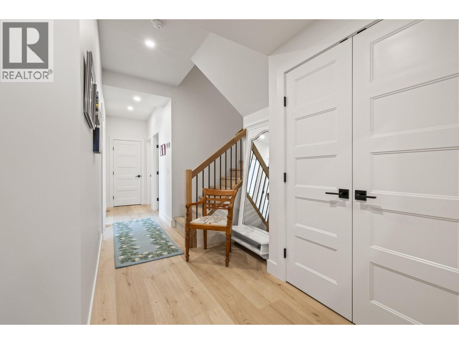  975 Cawston Avenue, Kelowna