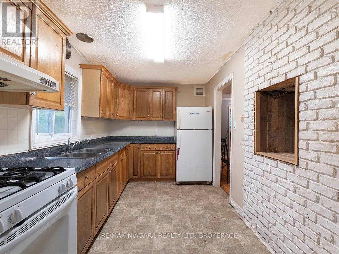 584 LAKEVIEW ROAD - 12