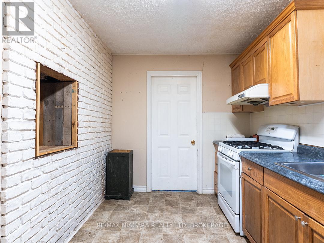 584 LAKEVIEW ROAD - 13
