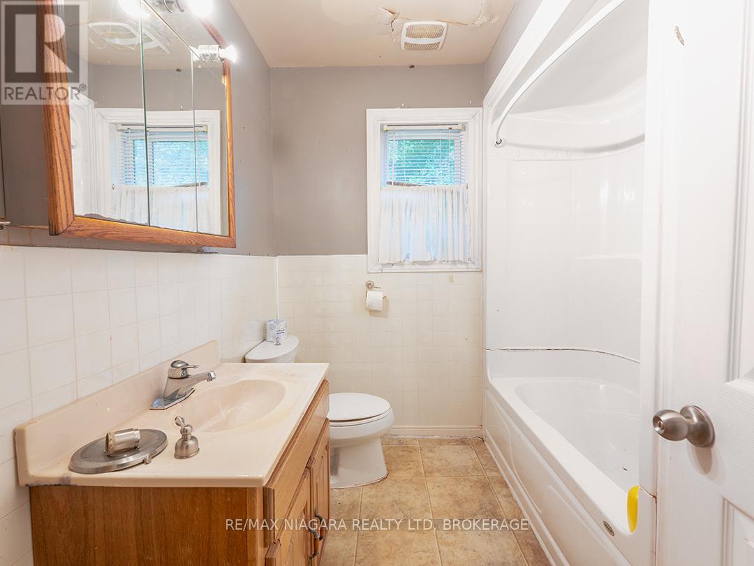 584 LAKEVIEW ROAD - 14