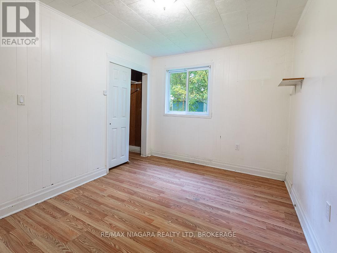 584 LAKEVIEW ROAD - 19