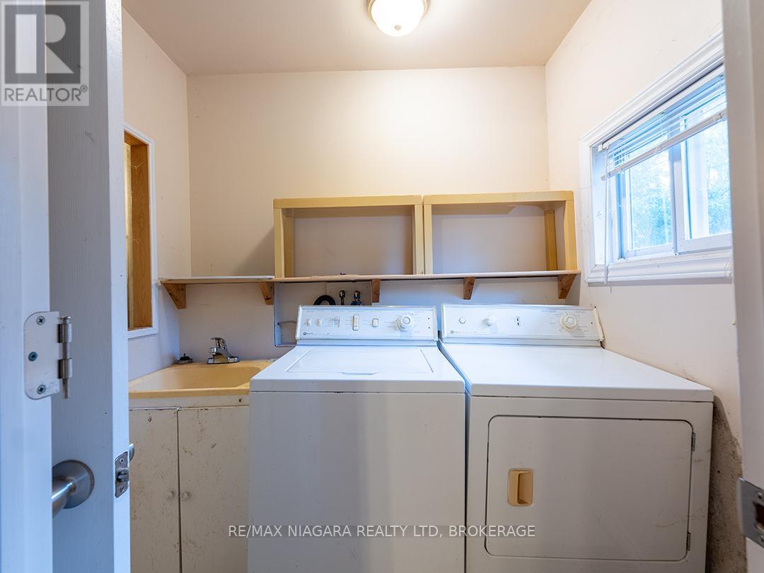584 LAKEVIEW ROAD - 24