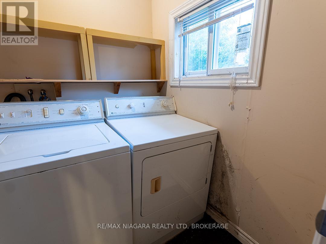 584 LAKEVIEW ROAD - 25