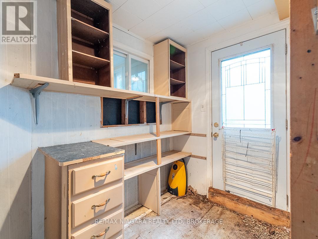 584 LAKEVIEW ROAD - 26