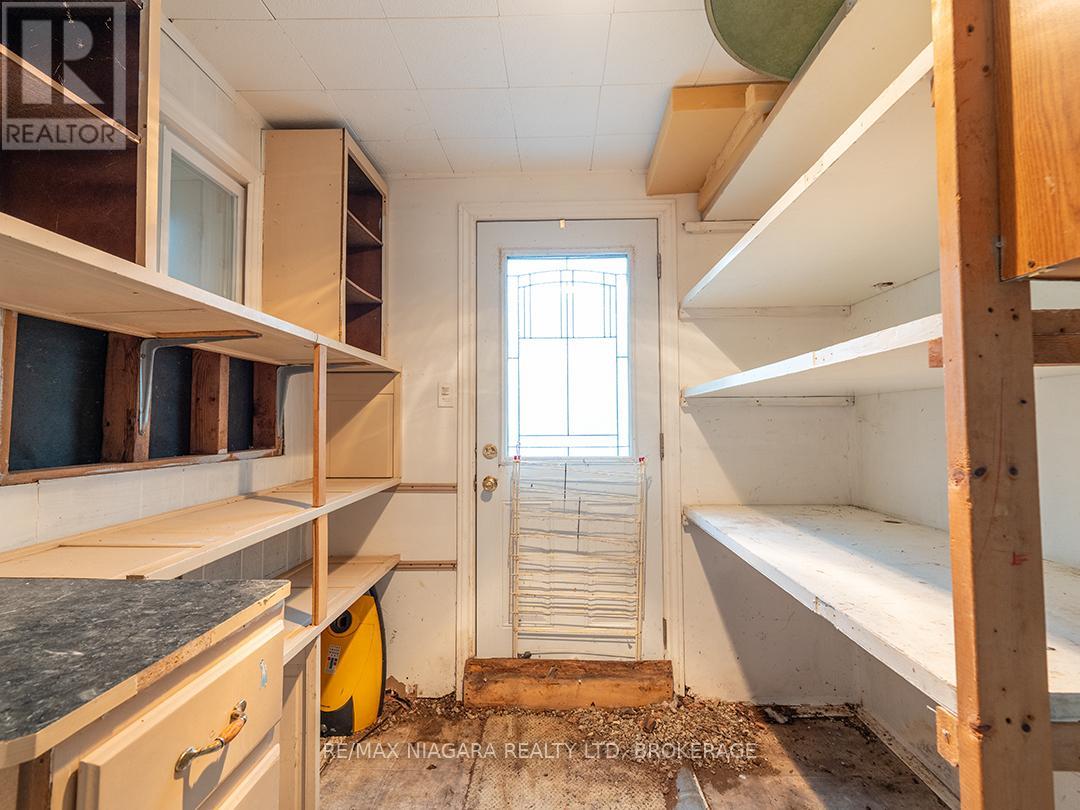 584 LAKEVIEW ROAD - 27