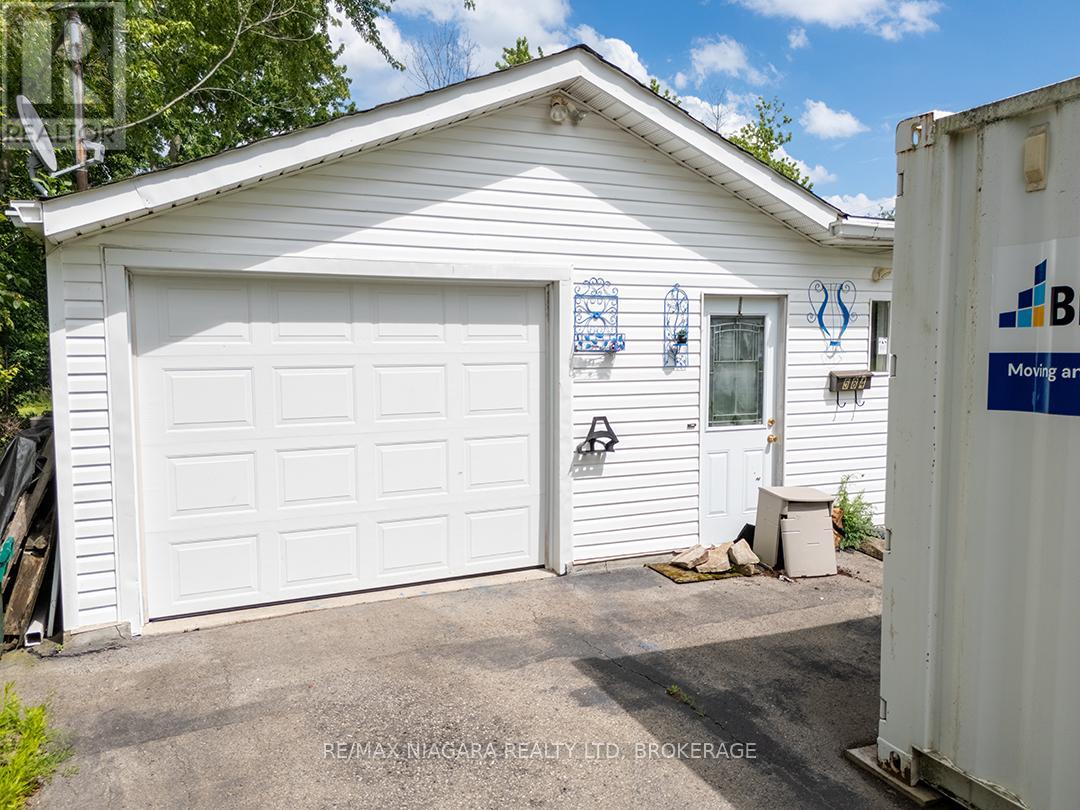 584 LAKEVIEW ROAD - 29