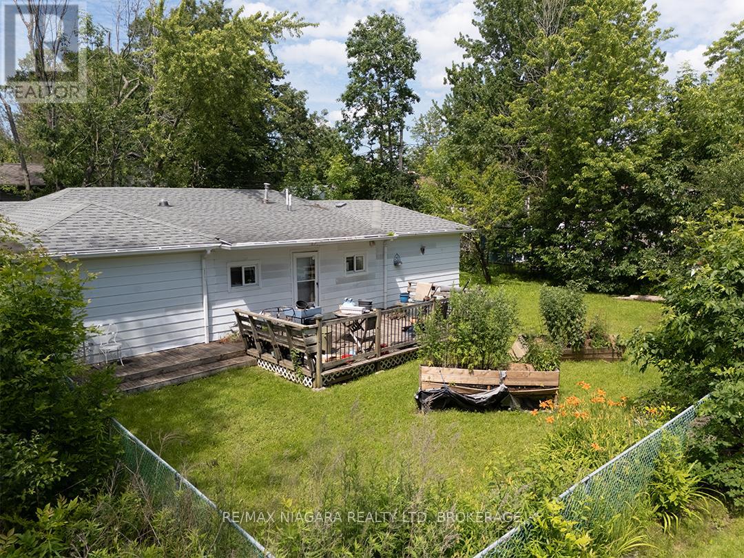 584 LAKEVIEW ROAD - 34