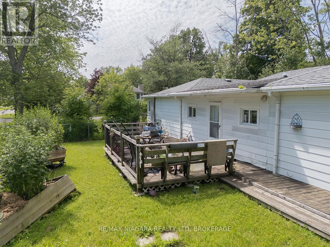 584 LAKEVIEW ROAD - 35