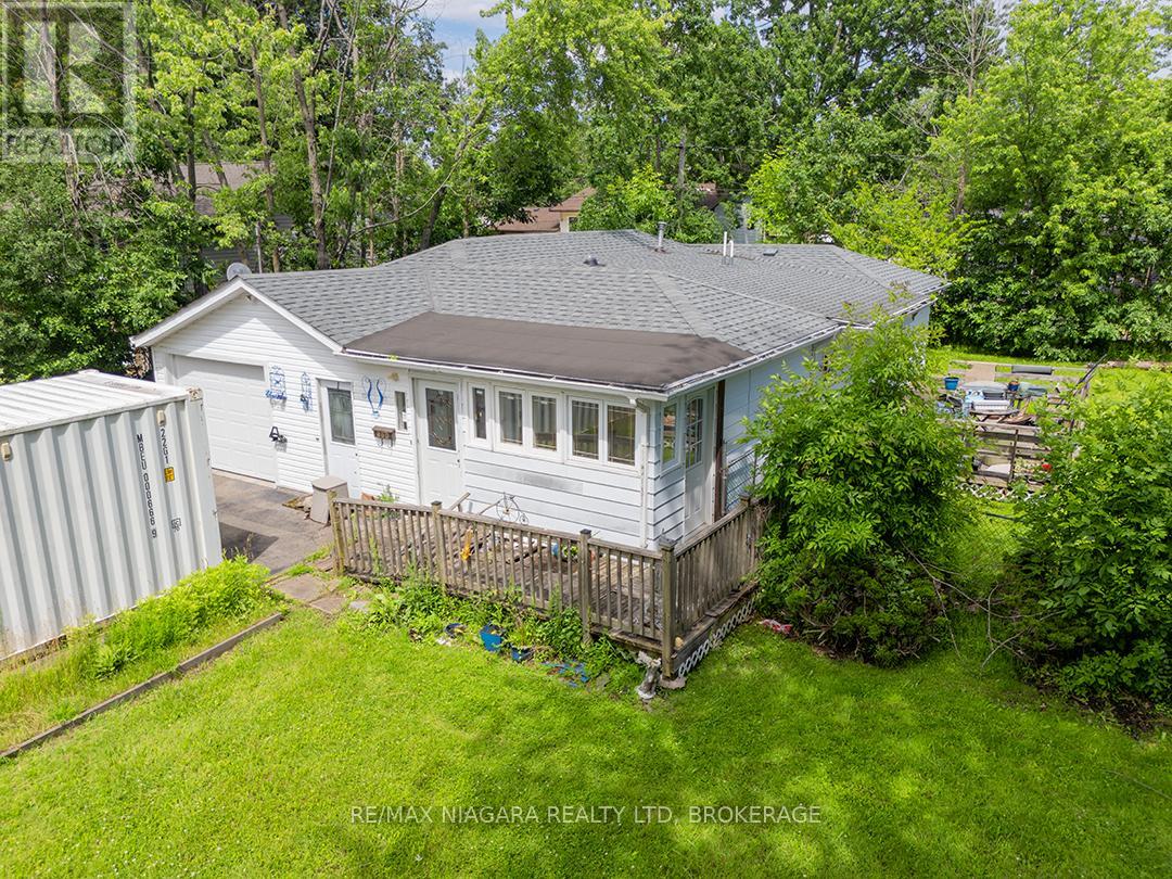 584 LAKEVIEW ROAD - 36