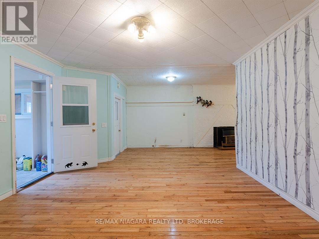 584 LAKEVIEW ROAD - 8