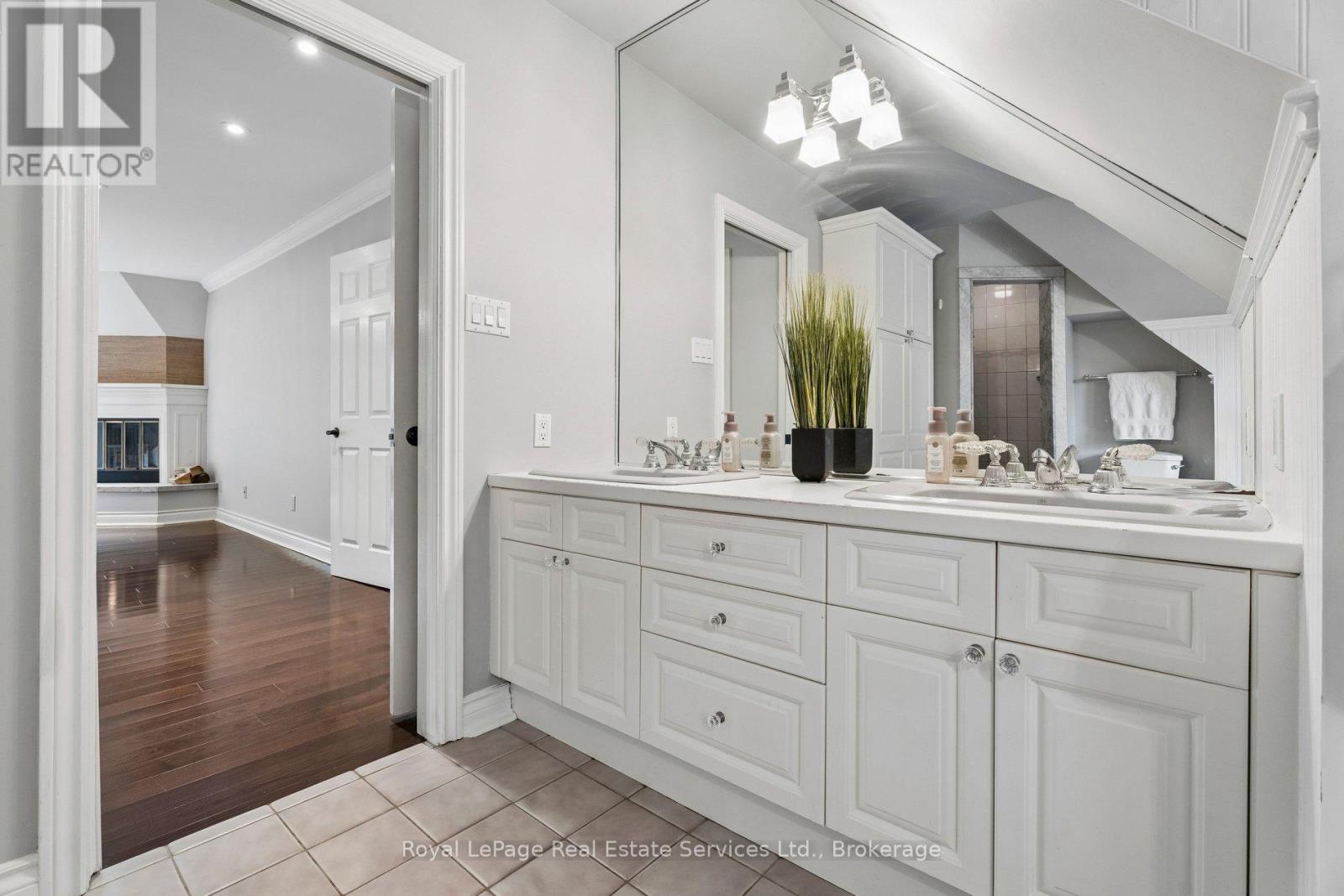 1 STONEBURY PLACE - Image 33