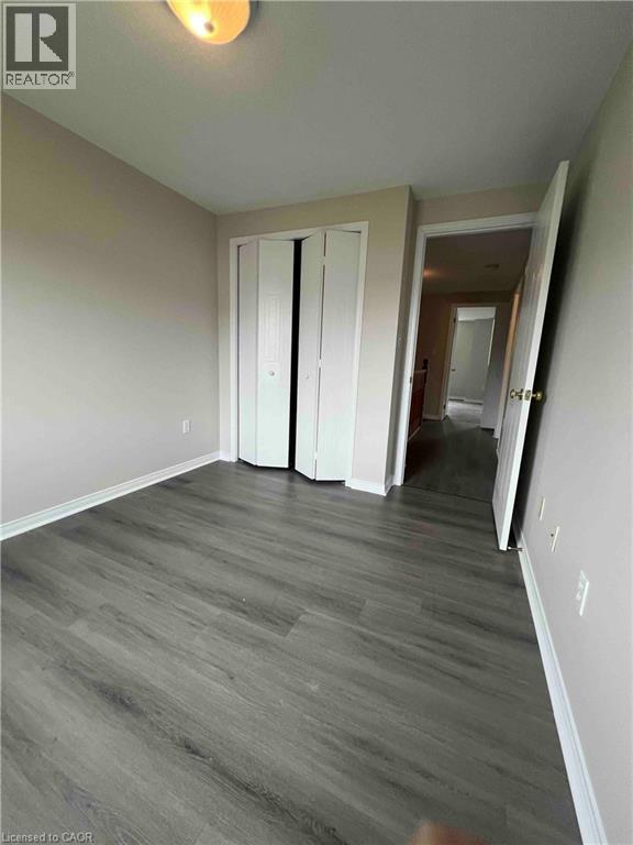 #4 151 CLAIRFIELDS Drive E - 11