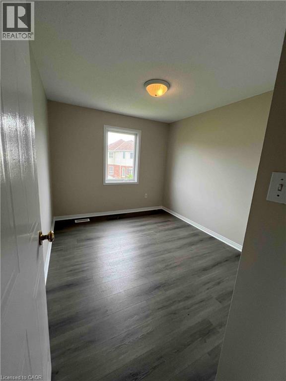 #4 151 CLAIRFIELDS Drive E - 12