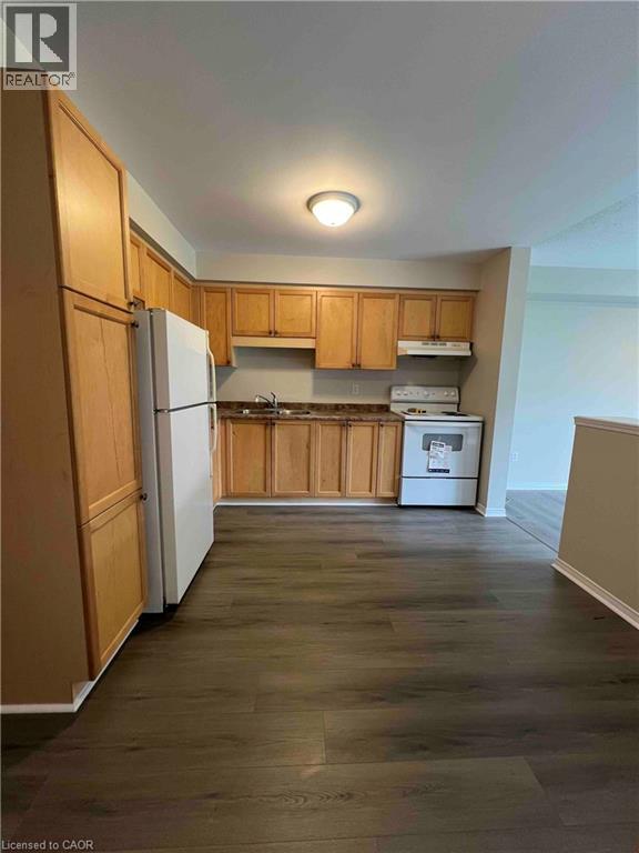 #4 151 CLAIRFIELDS Drive E - 16