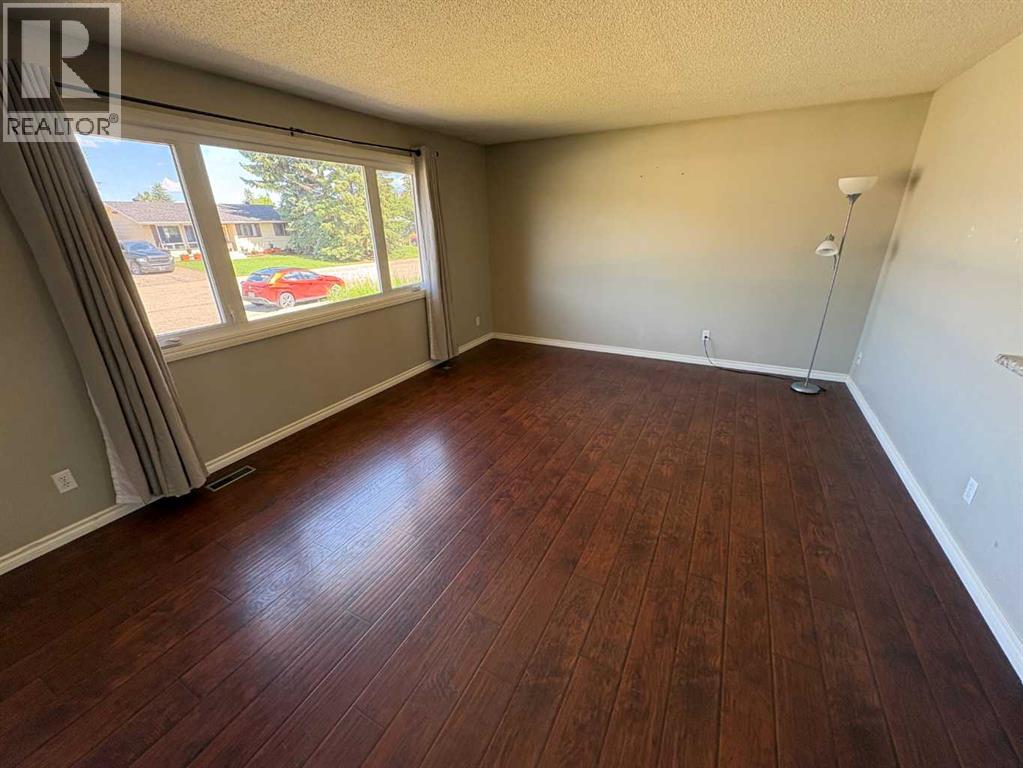9609 77 Avenue — photo 9