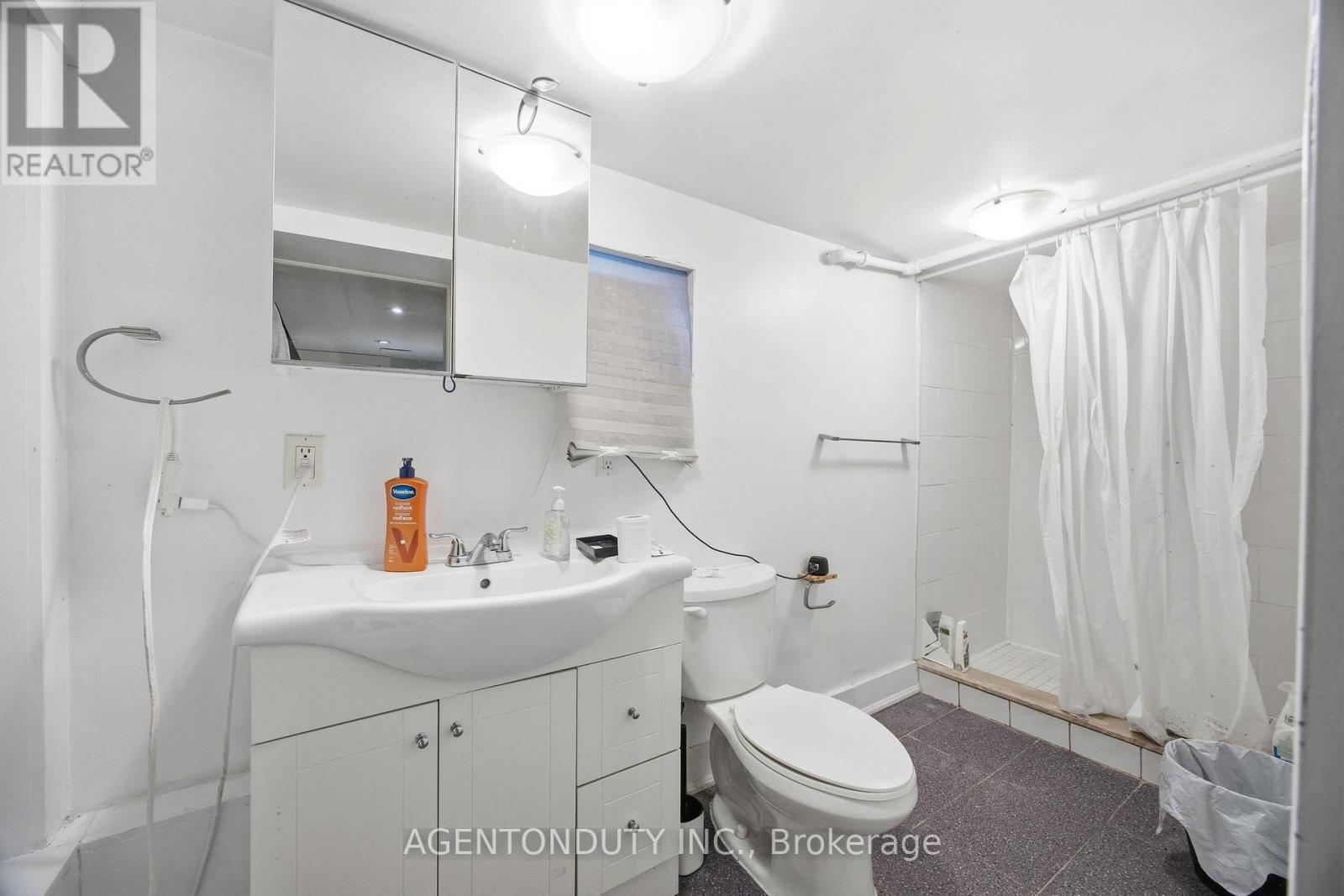 51 PERTH AVENUE - 25