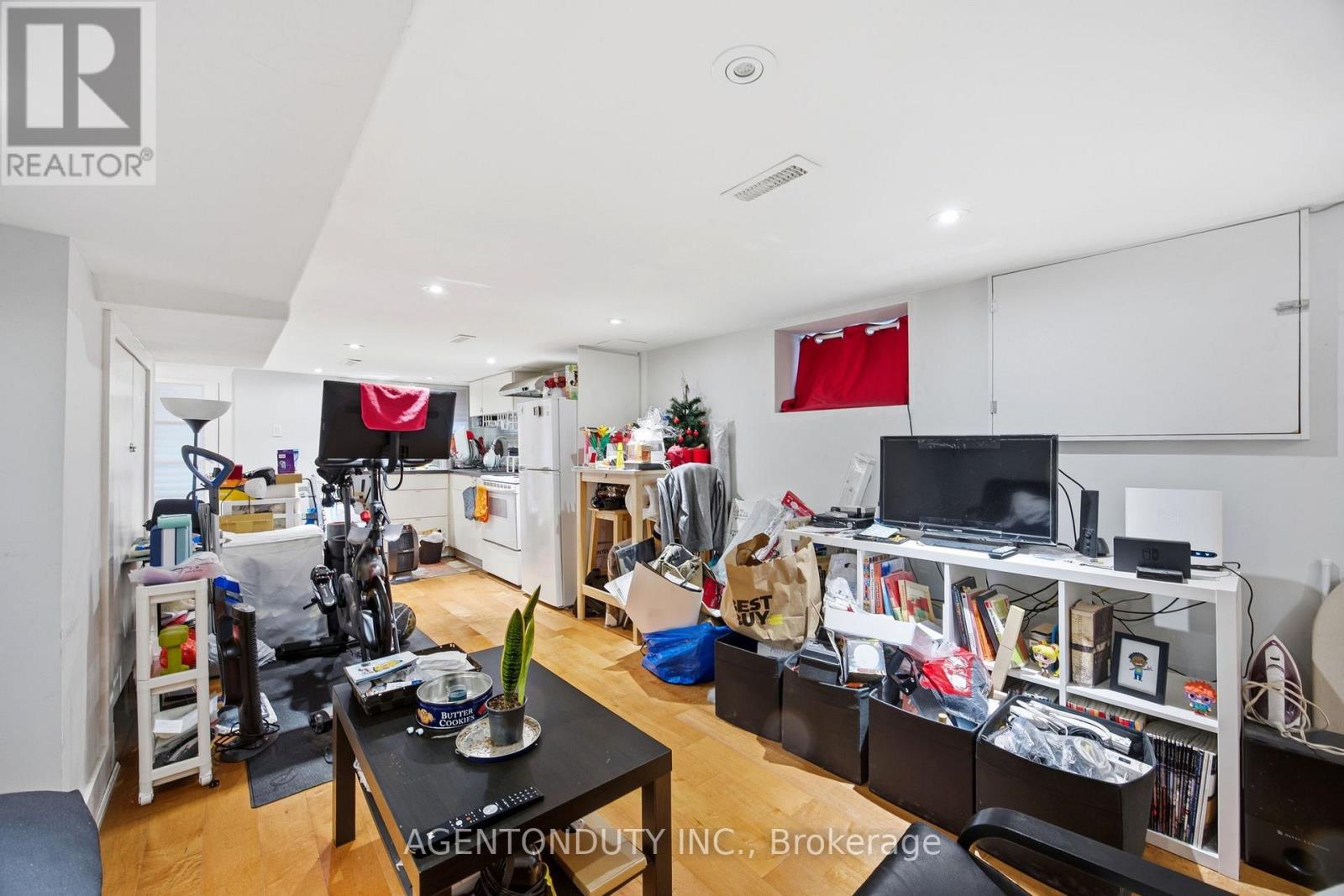 51 PERTH AVENUE - 22