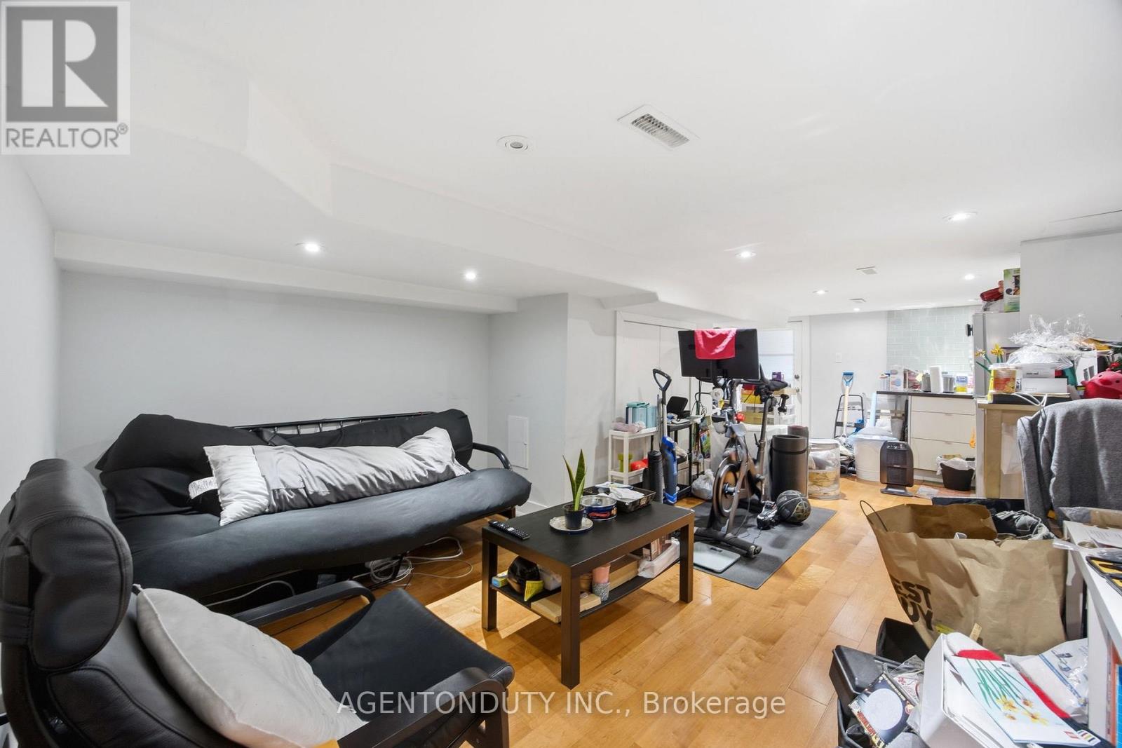 51 PERTH AVENUE - 21