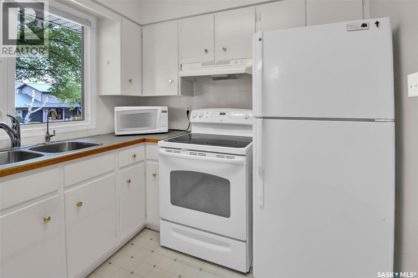 1721 Empire AVENUE — photo 9