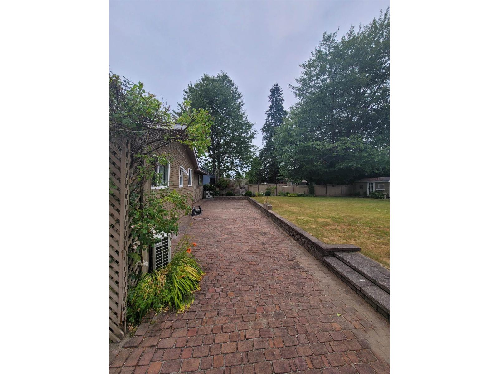 upper 20504 95A STREET, Langley