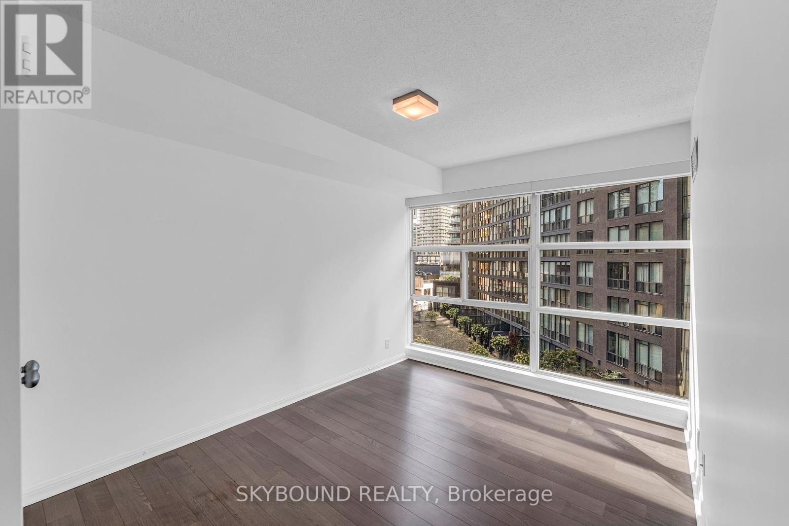 #505 11 ST JOSEPH STREET - 16