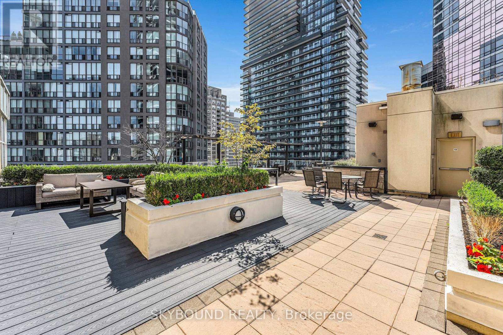 #505 11 ST JOSEPH STREET - 27