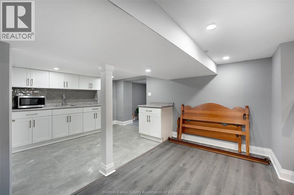 1059 ELSMERE AVENUE - 24