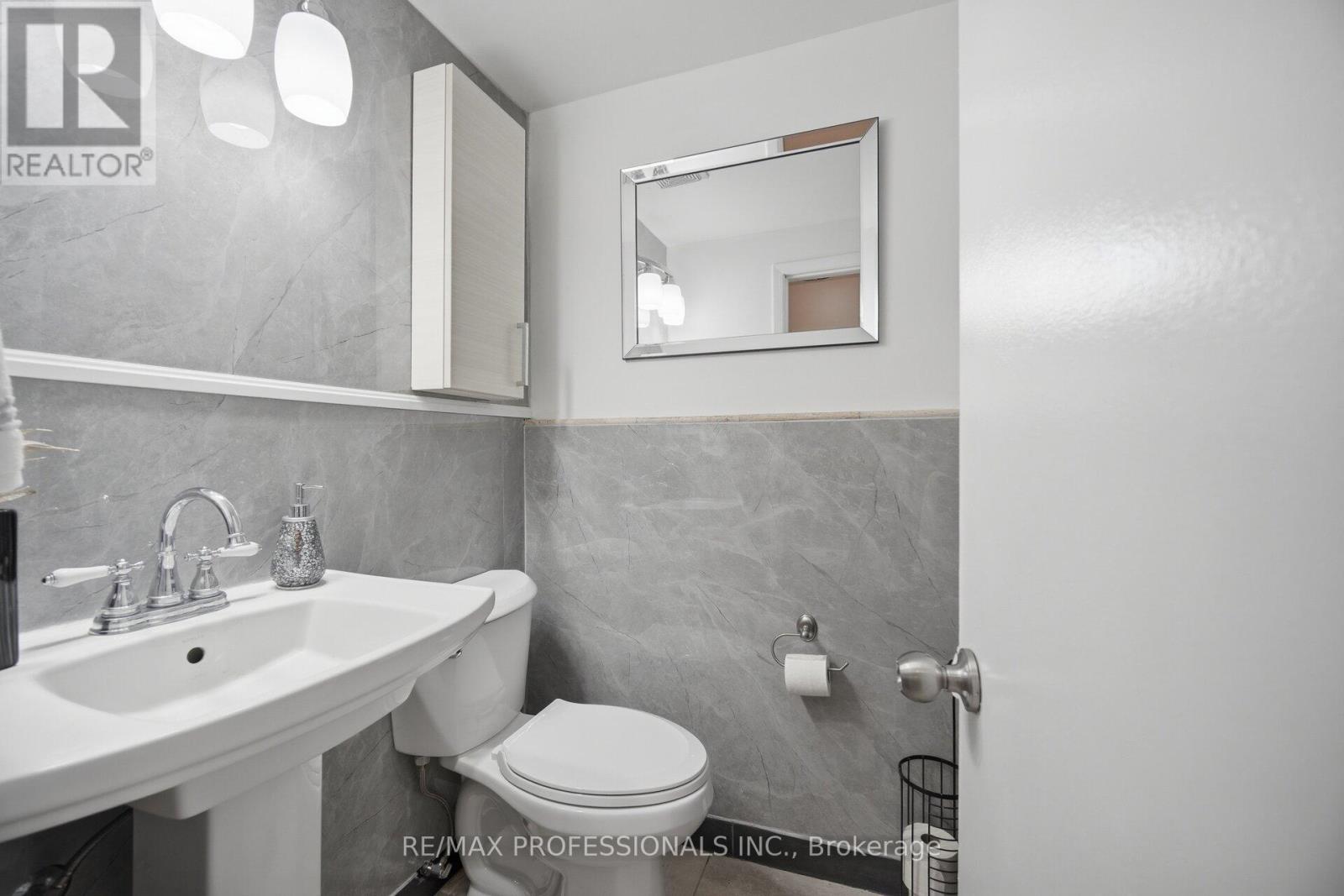 74 RINGWAY CRESCENT - 18
