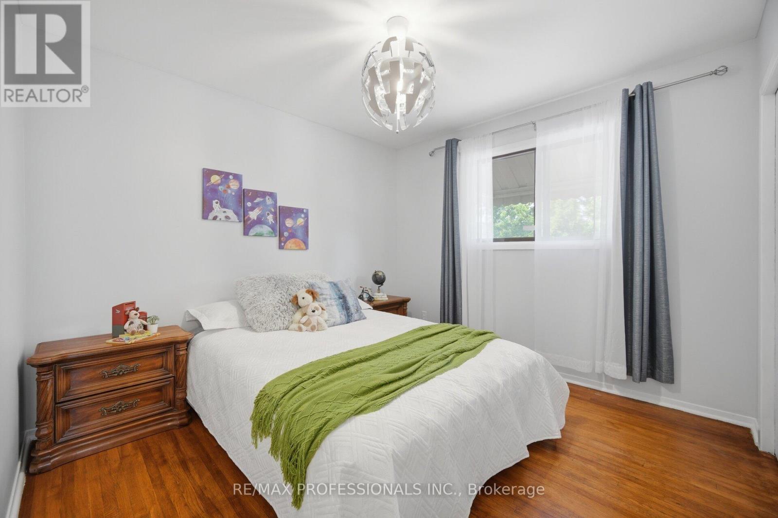 74 RINGWAY CRESCENT - 24