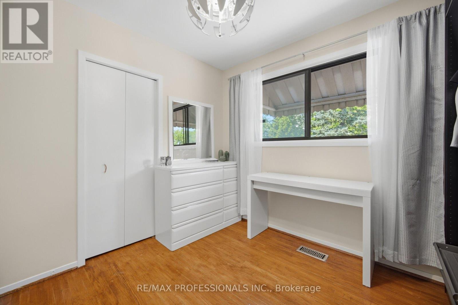 74 RINGWAY CRESCENT - 26
