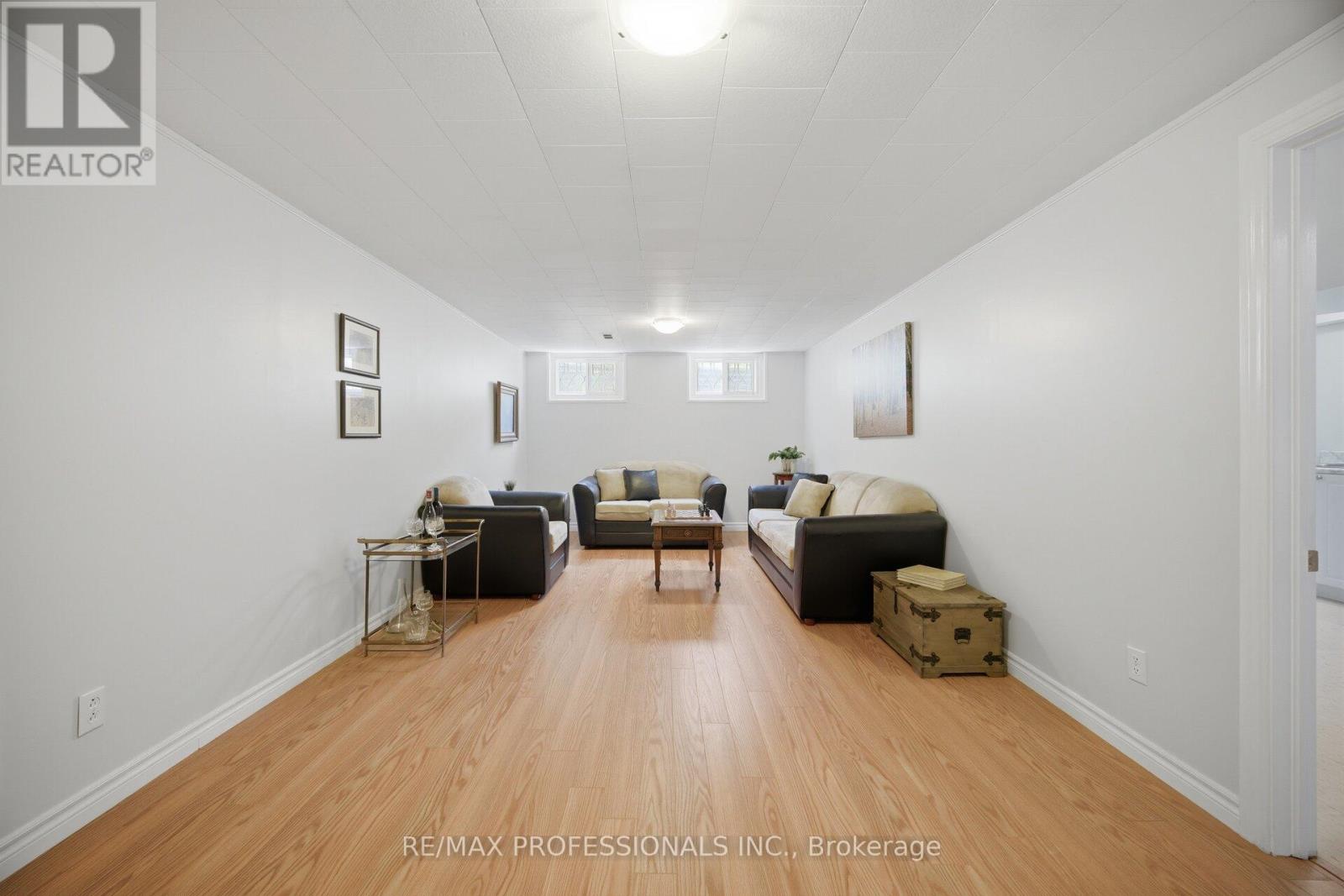 74 RINGWAY CRESCENT - 29