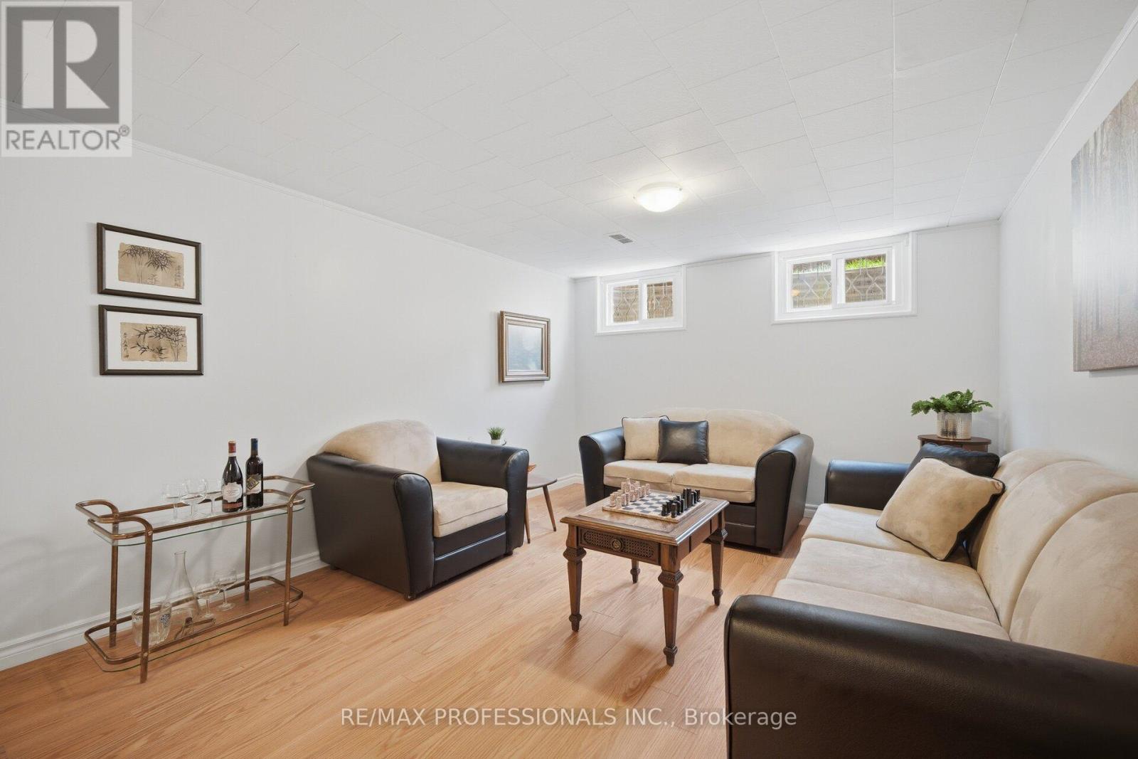 74 RINGWAY CRESCENT - 30