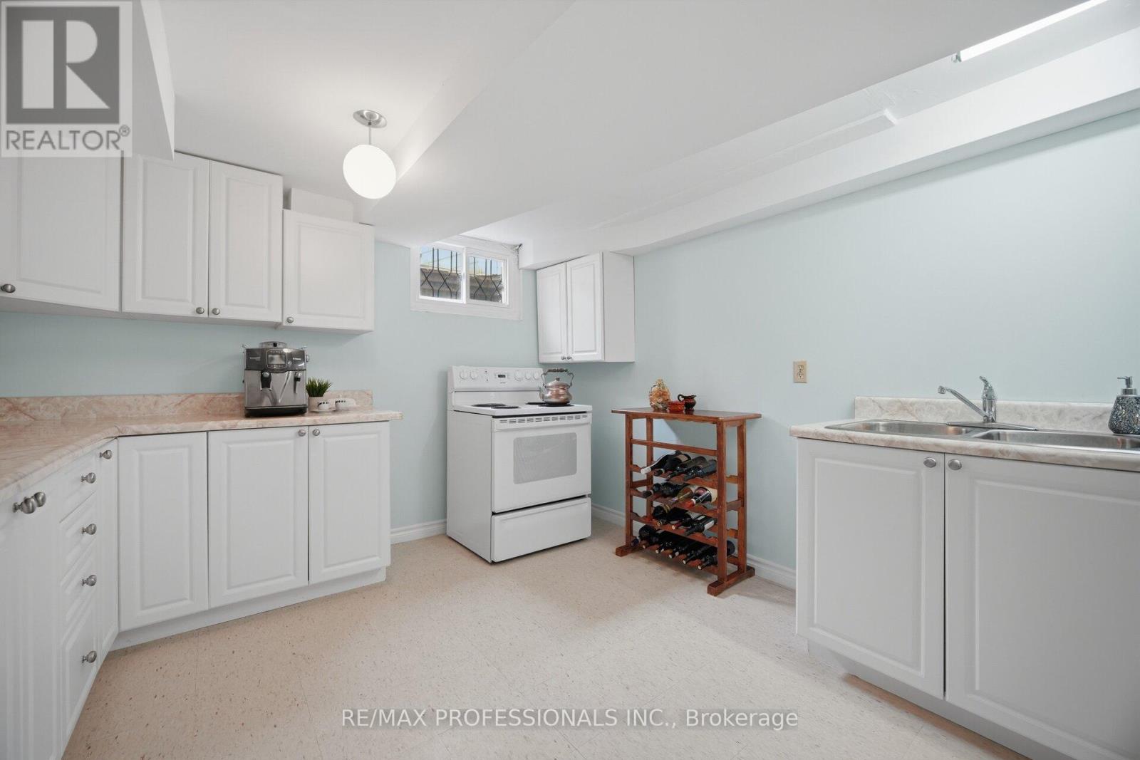 74 RINGWAY CRESCENT - 33