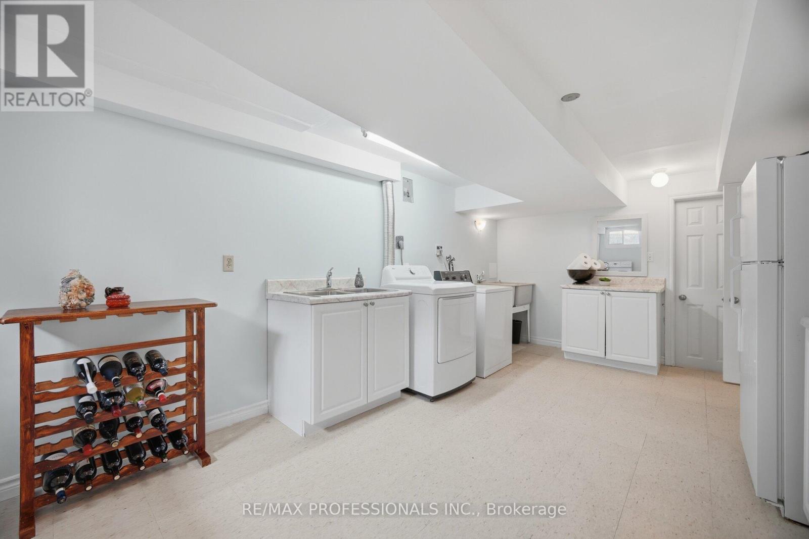 74 RINGWAY CRESCENT - 34