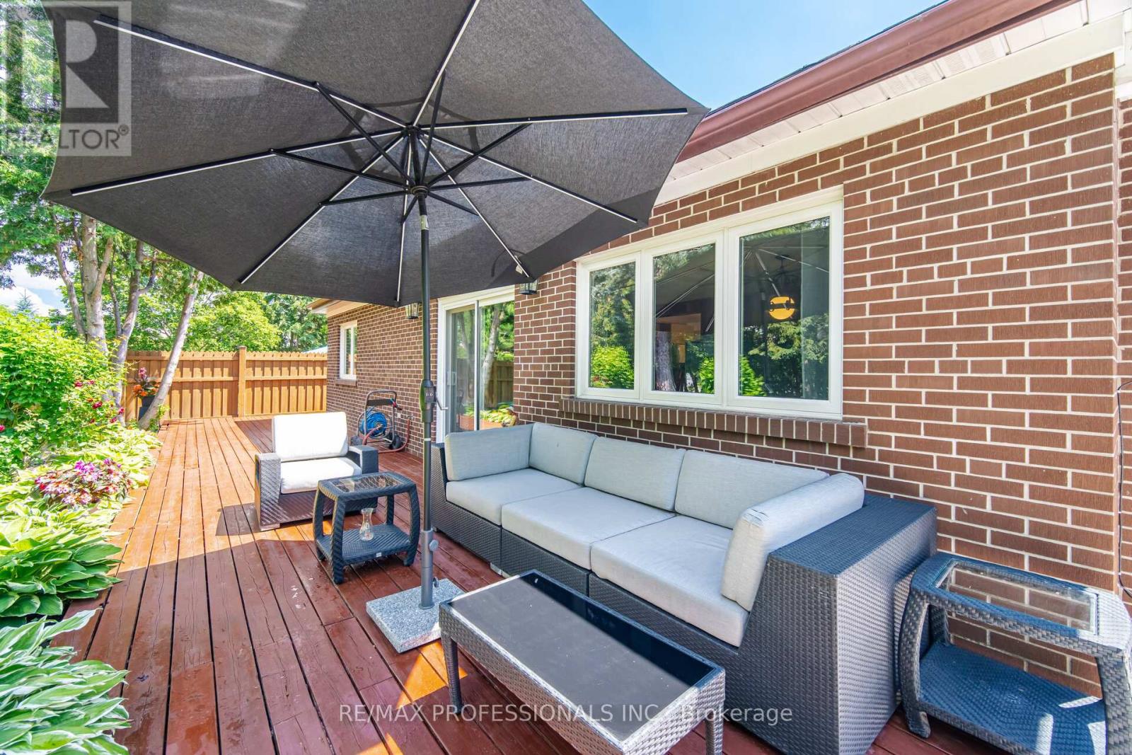 74 RINGWAY CRESCENT - 35