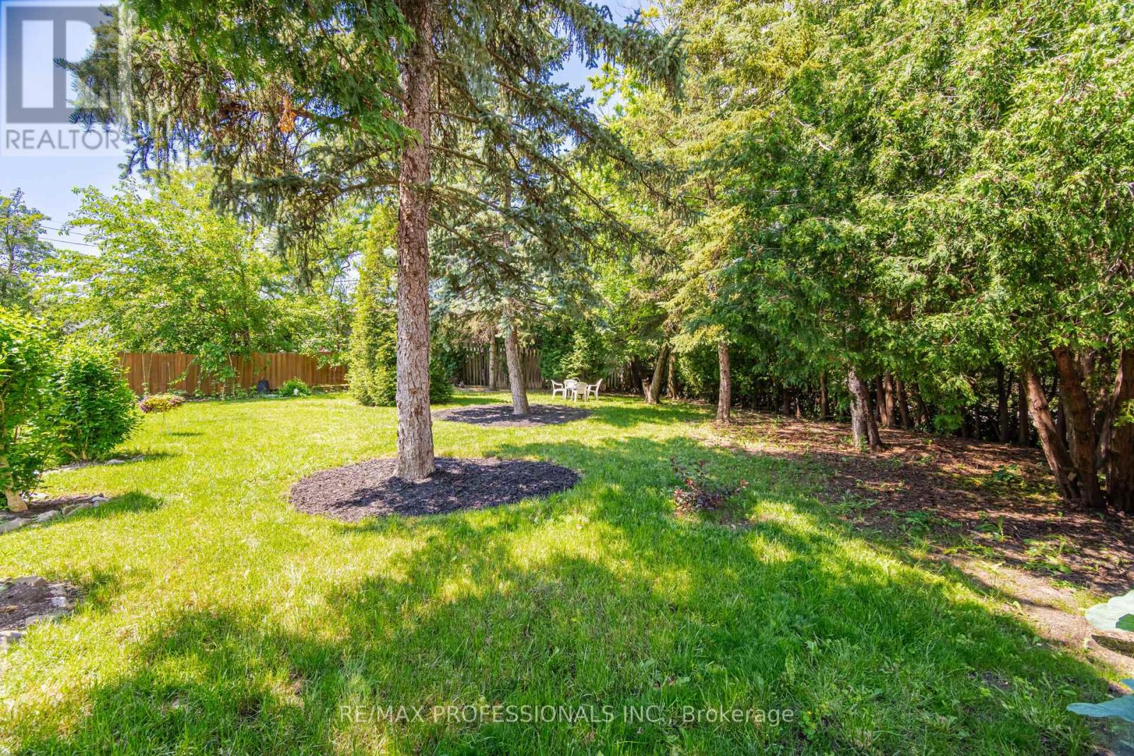 74 RINGWAY CRESCENT - 38